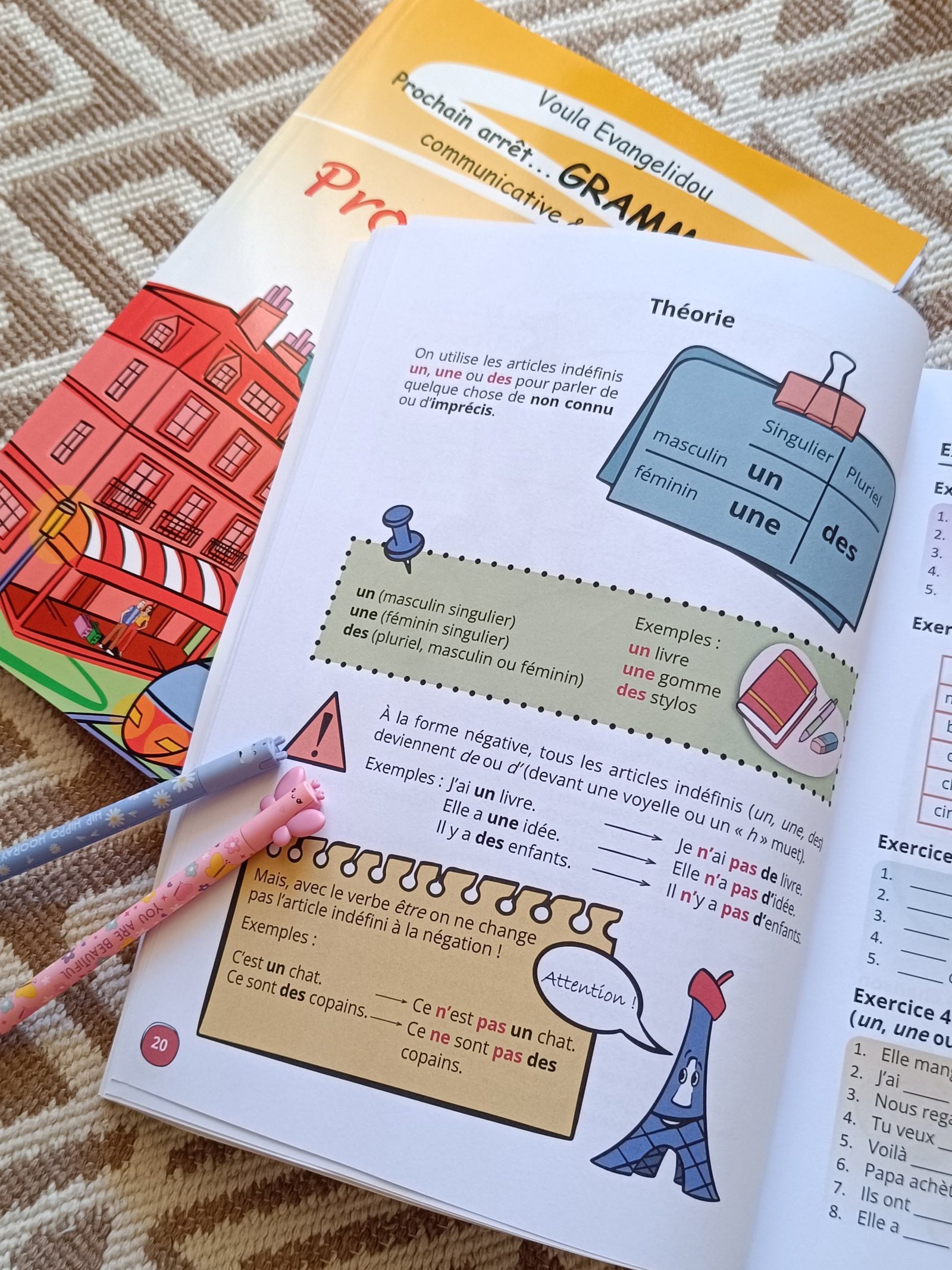 Γραμματική Γαλλικής γλώσσας με τον πύργο του Άιφελ ως μασκότ